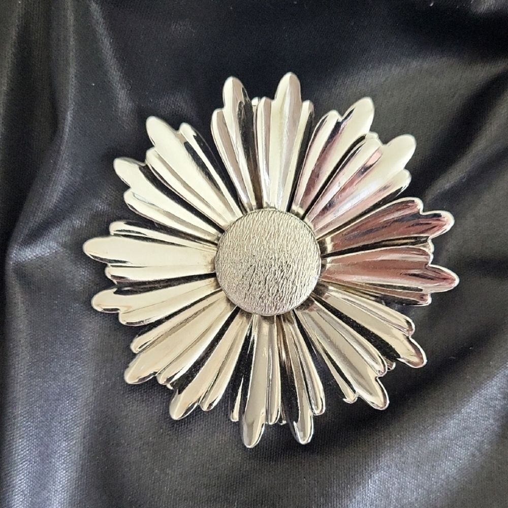 Vintage Sarah Coventry Silver-Tone Daisy Brooch